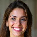 Ritratto sorridente di Laura Bianchi, mamma e cliente soddisfatta.